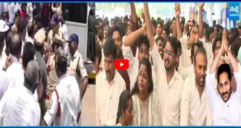 Massive Crowd at Visakhapatnam Airport To Meet YS Jagan 1
