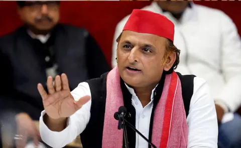 Akhilesh Yadav Questions Centre over Currency Note Material Tender13