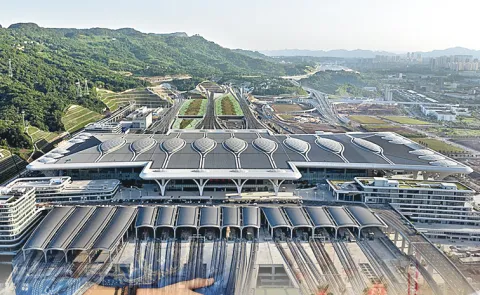 China built world's largest Chongqing rail station