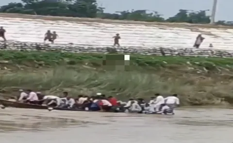 Boat carrying 40 people capsizes in Bihar