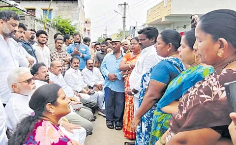 YSRCP leaders assure victims of attack on woman in Guntur