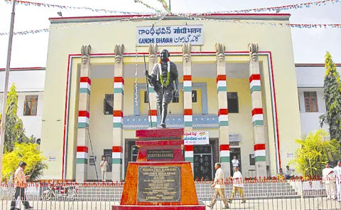 cm revanth reddy warning to congress leaders gandhi bhavan sir review