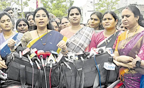 YSRCP Women Leaders Visit Victim Slam CBN Govt: Guntur Incident