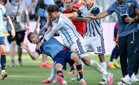 Spain Star Says Liandro-Behaves-Physcopath-But Dont-Want-To-Punish Him6