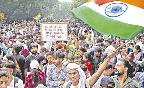 Chaos At Jantar Mantar As Police Lathi-Charge Protesters