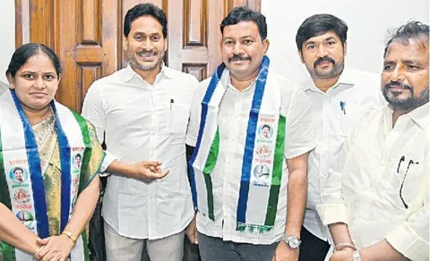 Ongole Congress Leaders Join Ysrcp