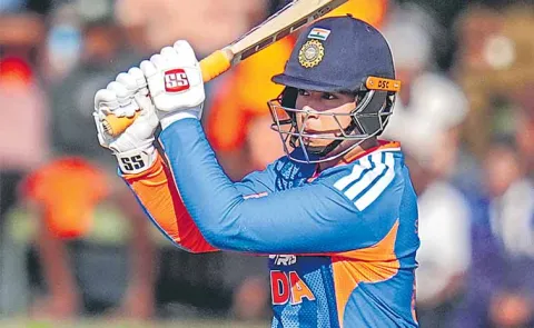 India beat Zimbabwe by 7 wickets in first T20I