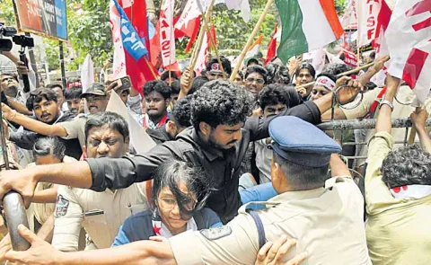 Rallies in support of youth protests in Delhi