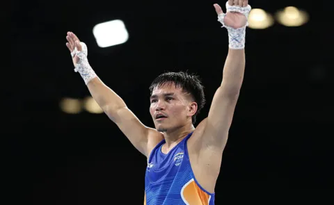 Indian boxer Jadumani Singh Wins Hearts Beat Pakistan Boxer CWG 20268
