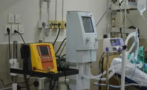Pakistan's ICU Crisis Ventilator Shortage and Collapsing Healthcare System Exposed14