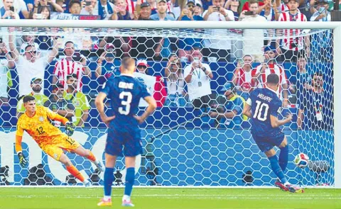 France football team reaches quarterfinals for 10th time