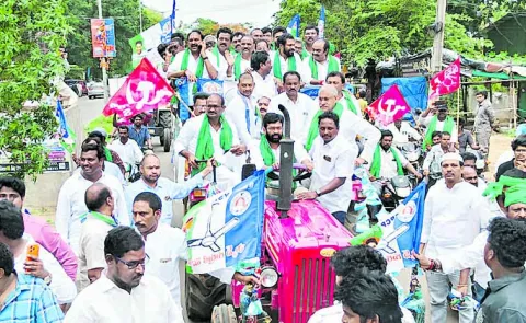 Tobacco farmers protest in Jangareddygudem