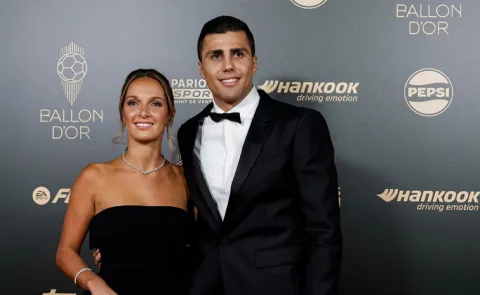 Spain Star Rodri-Recreates-2015-Distracted Boy Friend-Photo-Goes-Viral8