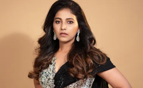 Actress Anjali About Makutam Movie Action Scenes