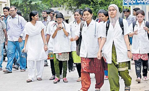 Junior doctors protest with black badges today