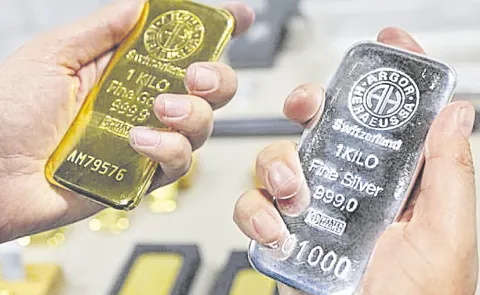 Gold prices surge by Rs 1200 at Rs 157200 per 10 grams3