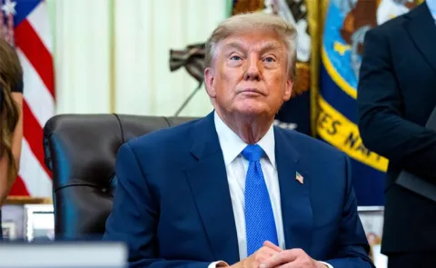 Trump’s Secret Plane Switch Sparks Iran Mockery