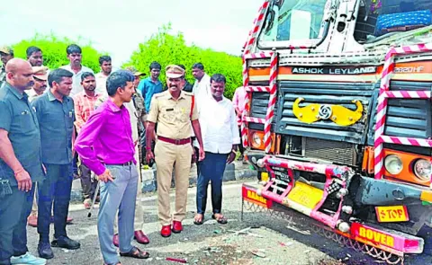 Lorry hits parked tourist bus