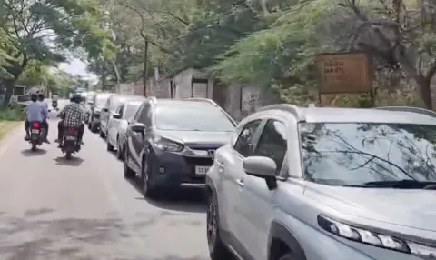 Srisailam: Holidays Rush leads to Heavy Traffic Jam