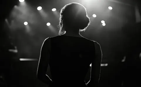 Bad times for film Actress Difficulties for the film and Losses in business