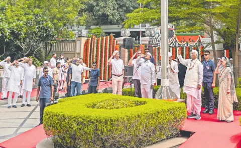 BJP and RSS of spreading hatred and dividing people says Mallikarjun Kharge