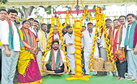 CM Revanth Reddy Comments On KCR At Parakala, Mulugu Sabha
