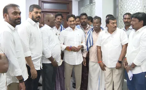 Prakasam District Edumudi Village Yadavas Met Ys Jagan