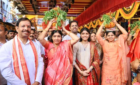 Cp Sajjanar Visited Ujjaini Mahankali Temple