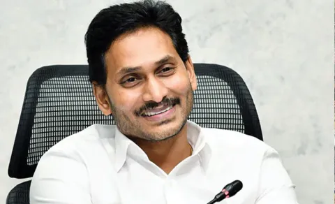 YS Jagan Pays tributes To Pingali Venkayya