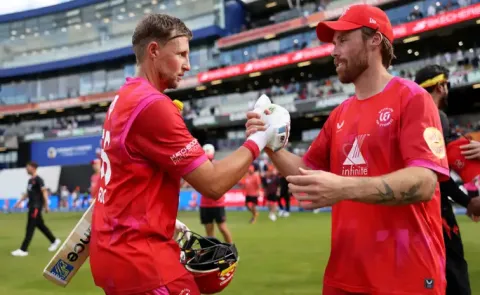 Phoenix beat Fire, Phoenix won by 7 wickets