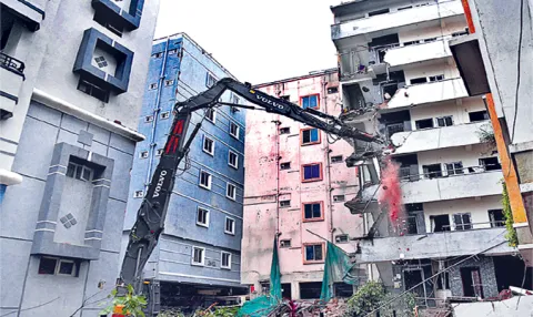 Illegal Structures Demolition Continues in Gachibowli