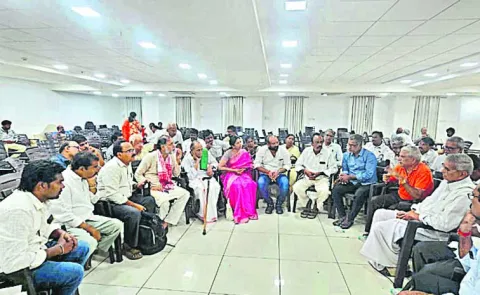 Farmers explain Chandrababu Naidus pressure in the name of land pooling