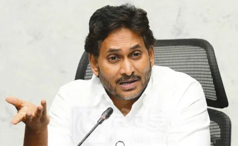 YSRCP Chief YS Jagan fires at Chandrababu for ignoring junior doctors: Andhra Pradesh