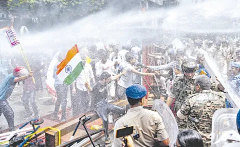 Patna Students Clash With Police
