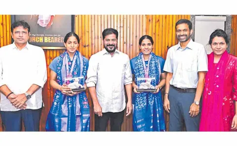 Telangana CM congratulates Gayatri and Teresa Jolly  6