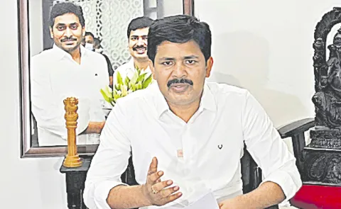 Jagan intervention helped bring Andhra fishermen home safely: MP Maddila Gurumoorthy