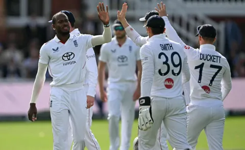 Pakistan-110 Runs-All-Out-England-Gets-180 Runs Lead-2nd-Test-Lords7