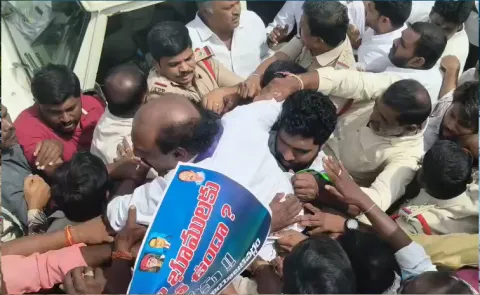 YSRCP Protest at Anantapur Uravakonda