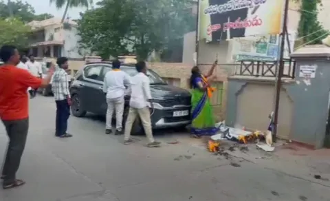 BJP activists attack Komatireddy office