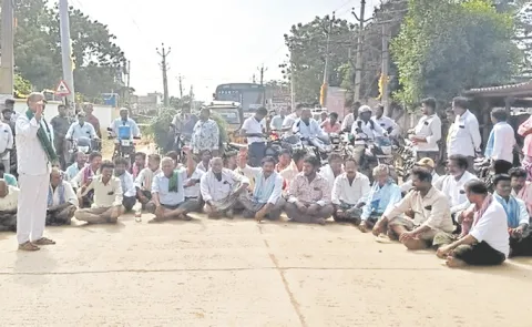 Tobacco farmers protest for support price