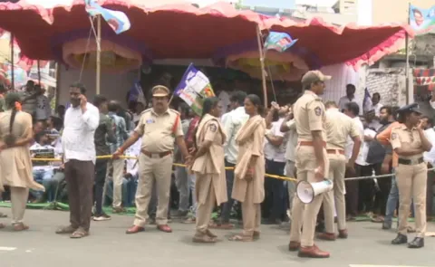 TDP Budda Venkanna Supporters Over Action At Vijayawada West