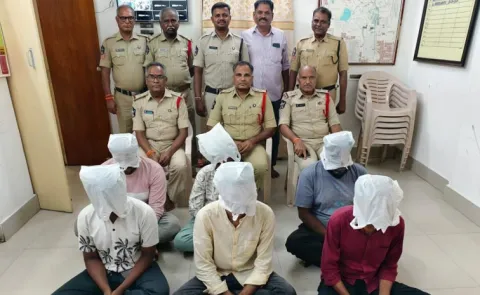 Six Arrested Rooms Fraud With Fake Aadhaar Cards In Tirumala