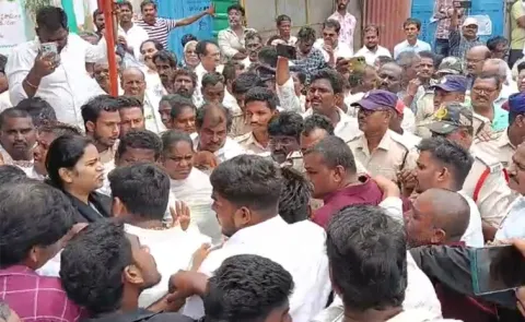 Palnadu Police Over Action With Vidadala Rajini