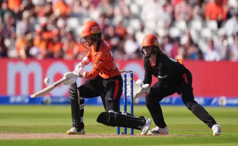 Phoebe Litchfield breaks Shafali Vermas Womens Hundred record as Leeds