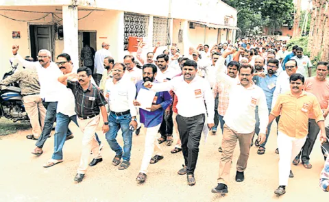 Employees protest against Chandrababu Naidu government