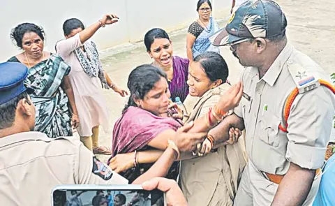 ANMs protest with petrol bottles at Parvathypuram Collectorate