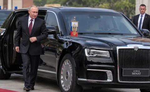 Putin Bulletproof Blast-Resistant Limousine Aurus Senat On Delhi Roads