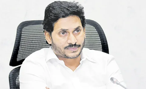 YS Jagan mohan Reddy fires on Chandrababu over DSC