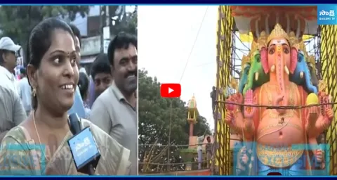 Huge Crowd At Khairatabad Ganesh  2