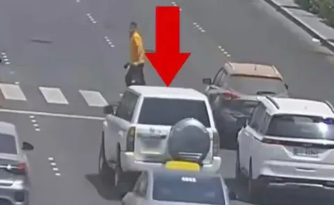 Pedestrians Not Using-Zebra-Crossing-400 Dirhams-Fine-Abudhabi